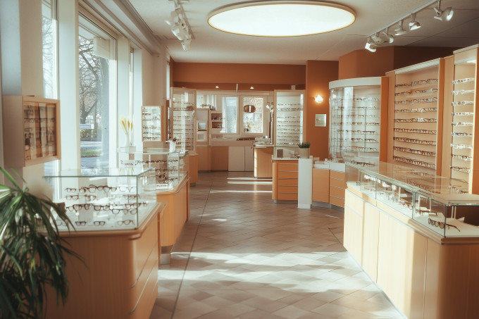 Typisches deutsches Optikgeschäft im Stil der 90er Jahre