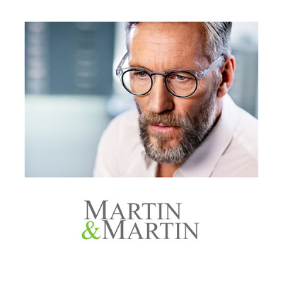 Brand Logo des True Eyewear Portraits der Independent Eyewear Brand Martin & Martin