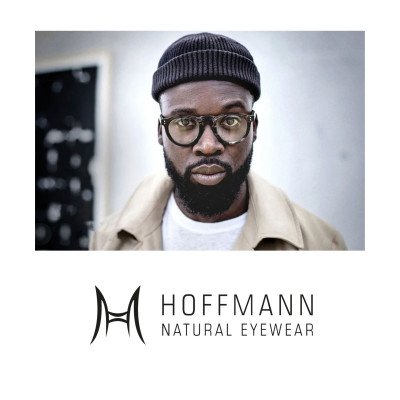 Brand Logo des True Eyewear Portraits der Independent Eyewear Brand Hoffmann Natural Eyewear